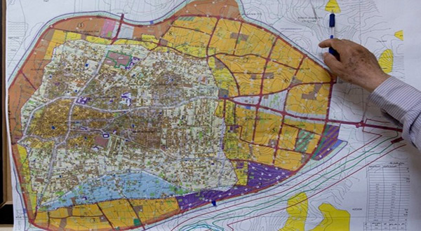 «Israel» Freezes Plan to Give West Bank City Land to Expand