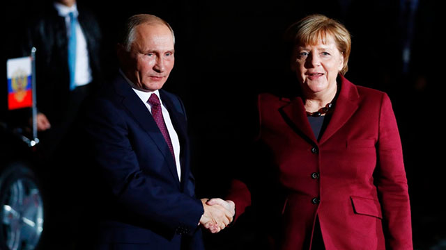 Germany's Merkel Makes Rare Russia Visit, Putin Backs Warmer Ties