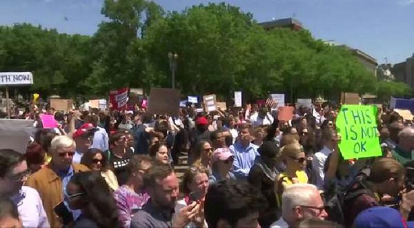 WH Protesters Demand Probe of Comey Dismissal WH Protesters Demand Probe of Comey Dismissal