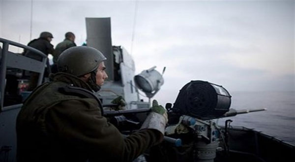 ’Israeli’ Occupation Forces Shoot, Injure Palestinian Teen Sailing off Gaza Coast