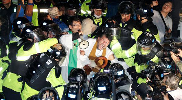 SKorea Protesters Clash over US Anti-Missile Launchers SKorea Protesters Clash over US Anti-Missile Launchers