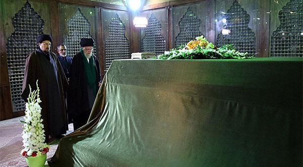 Imam Khamenei Pays Tribute to Imam Khomeini, Islamic Revolution Martyrs 