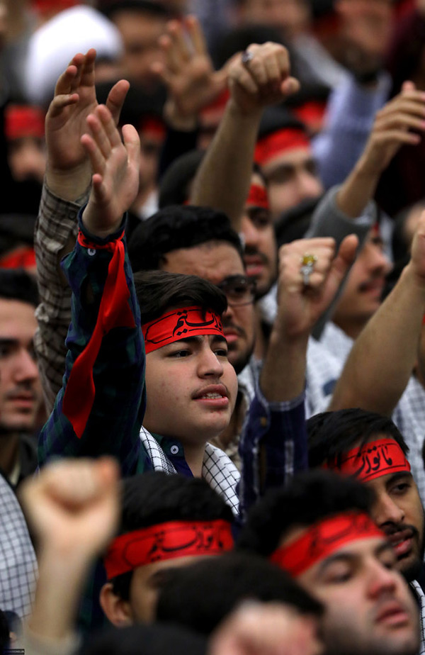 Imam Khamenei Meets Iranian Youth