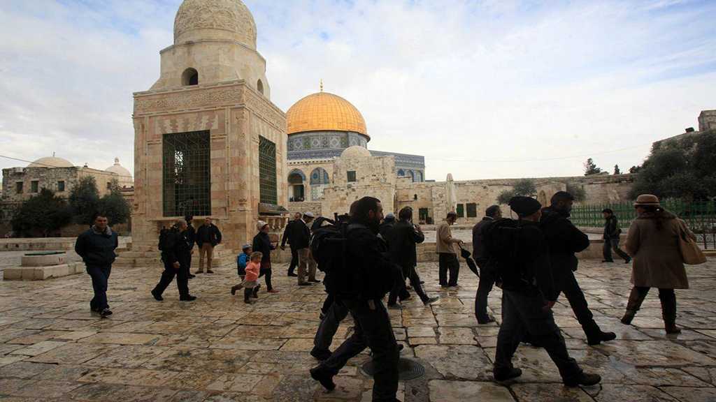 “Israeli” Settlers Storm Al-Aqsa Holy Mosque Compound