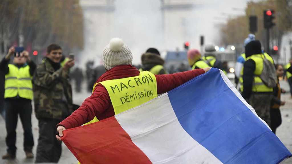 Yellow Vests Tell Macron to “Stop Treating People like Beggars or Face Hatred”