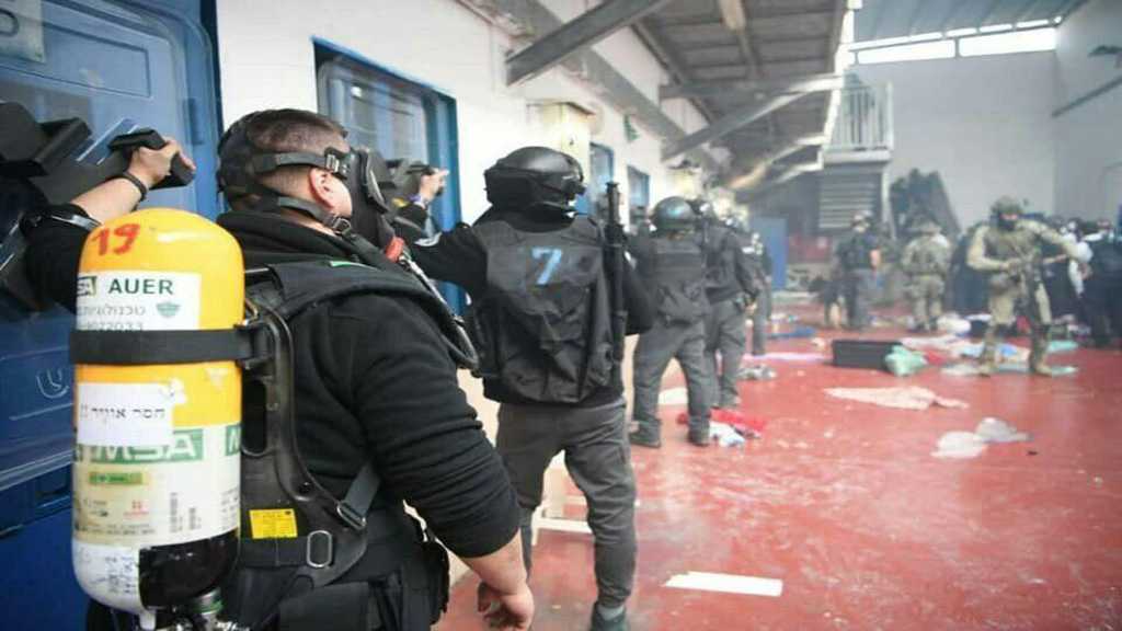 1,200 Palestinian Detainees Start Hunger Strike in “Israeli” Ofer Prison