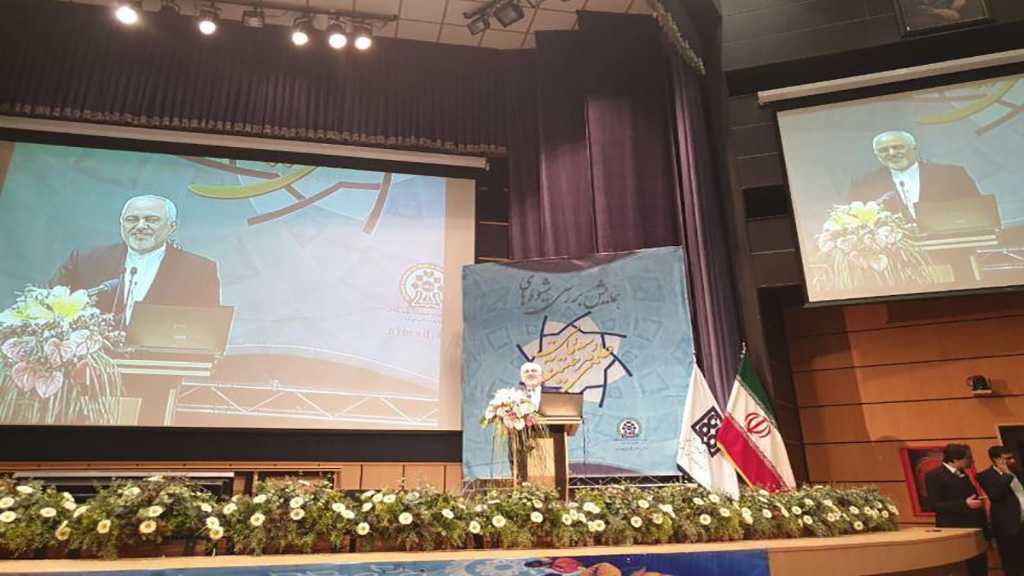 Zarif Predicts Bright Future for Independent Iran in International Arena