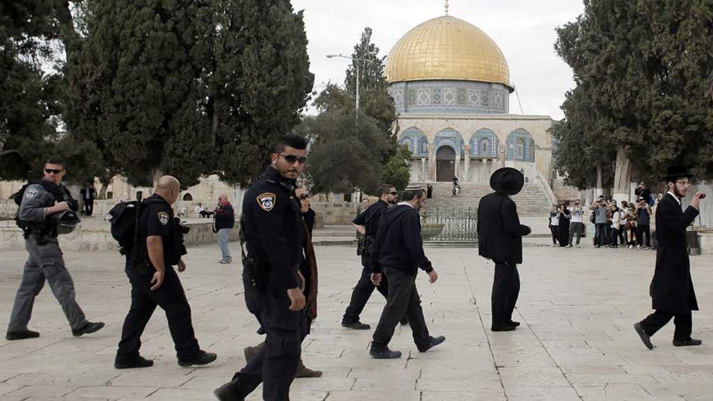 ‘Israel’ Bans Top Palestinian Waqf Officials from Al-Aqsa Mosque