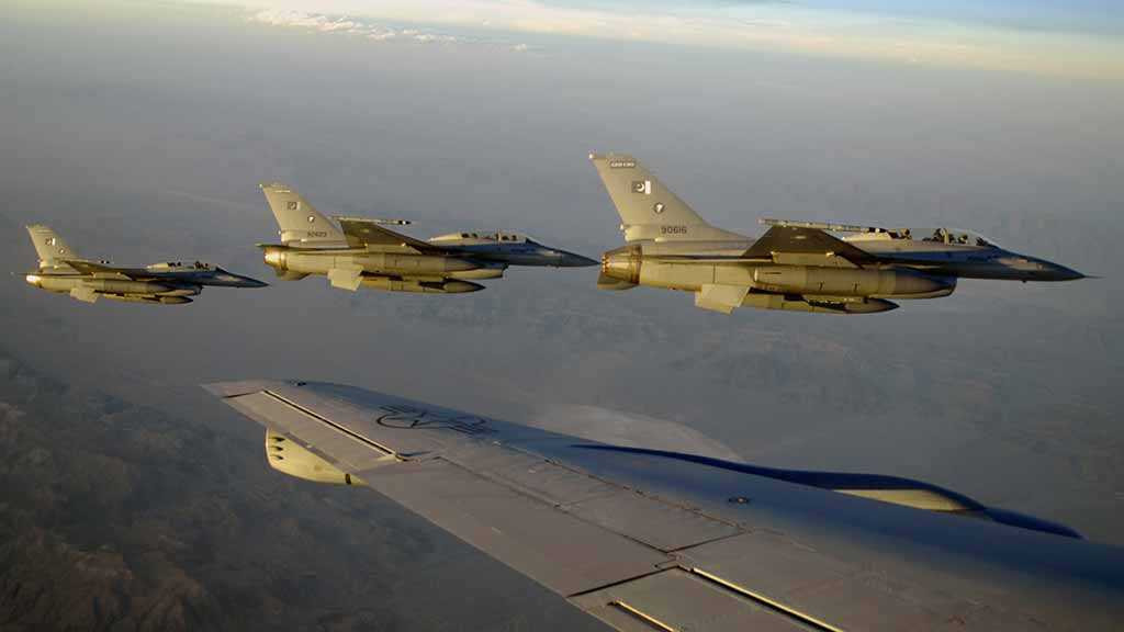 Report: Pakistan Deploys Entire F-16 Squadron on Indian Border