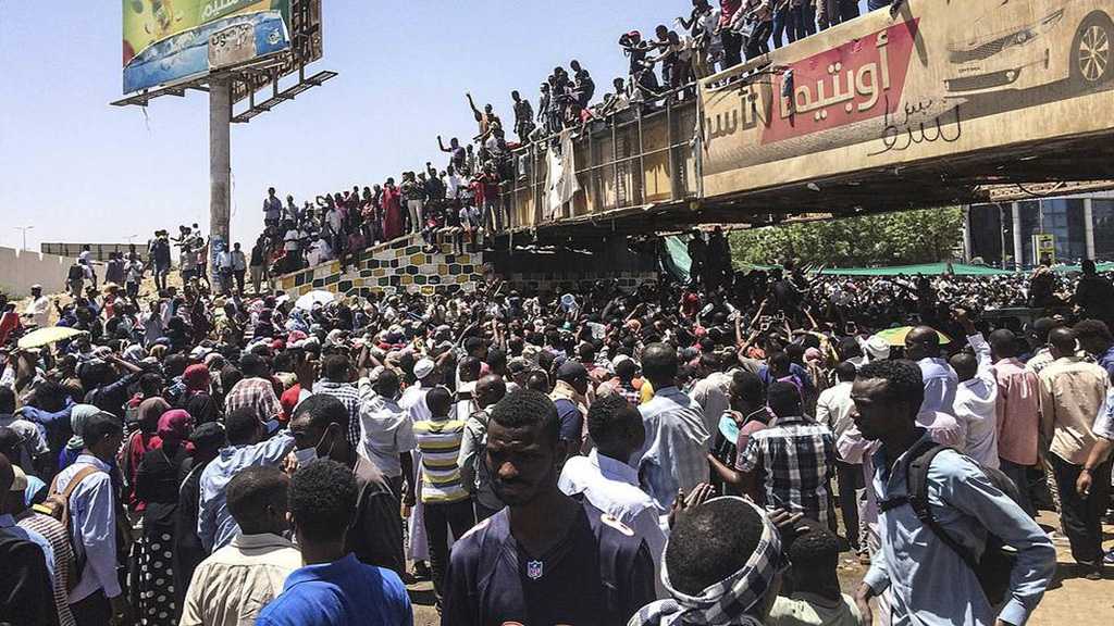 Sudanese Army Removes President Omar Bashir from All Posts amid Rumors of Coup