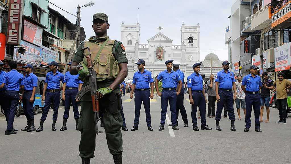 Sri Lanka Detains 24 Suspects in Bombings, Orders New Curfew
