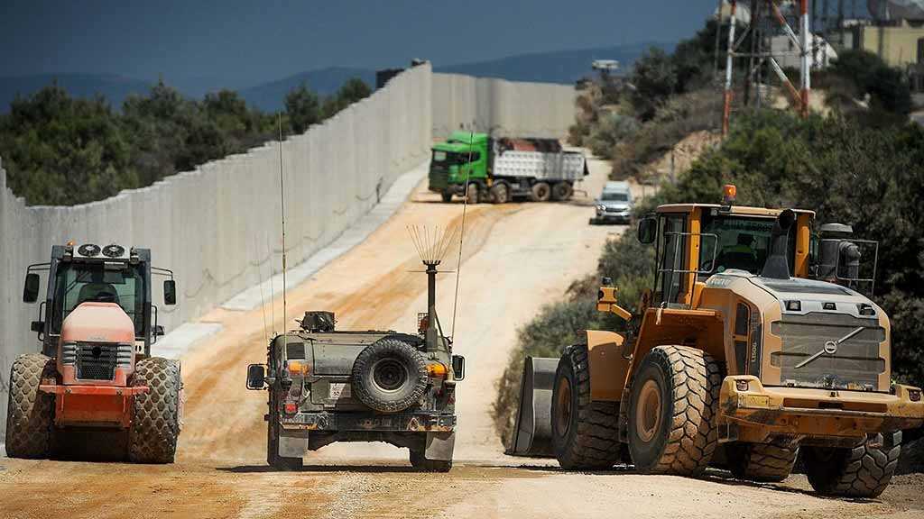 In Fear of Hezbollah, «Israel» Builds Barrier along Lebanese Border
