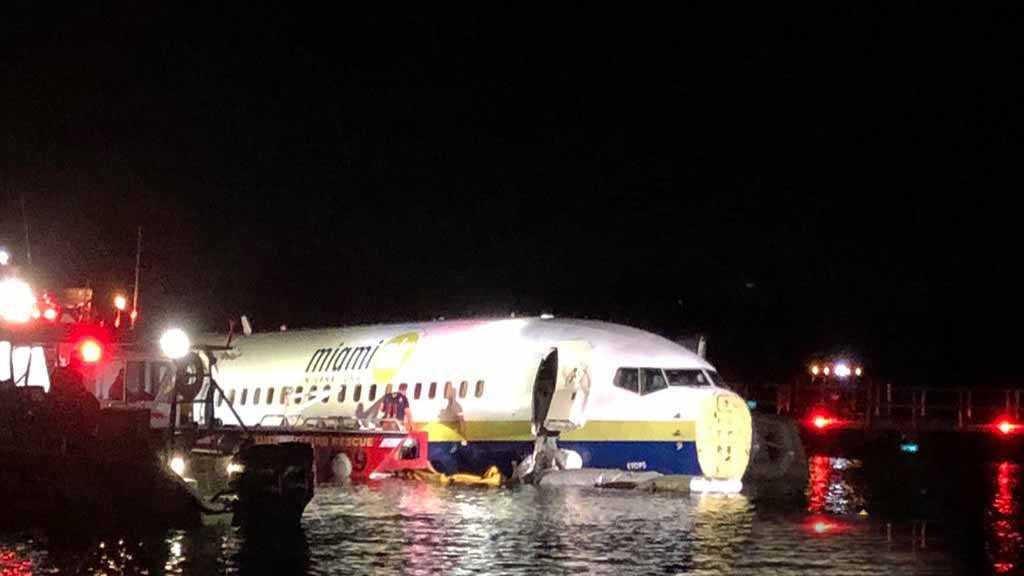 Boeing 737 Jet Goes Into River in Jacksonville, Florida