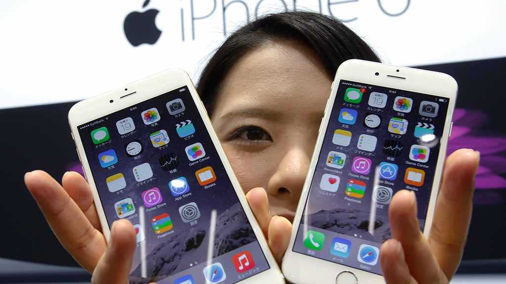 Chinese Users Call for Boycott of Apple Phones