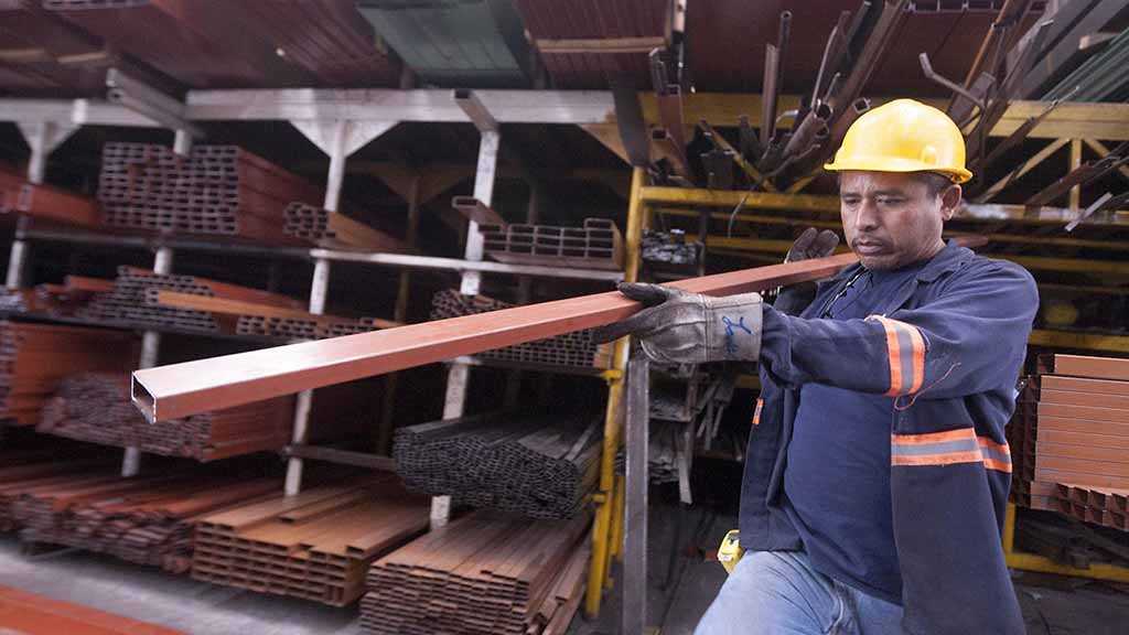 Trump Signs Proclamations Lifting Aluminum, Steel Tariffs on Canada & Mexico