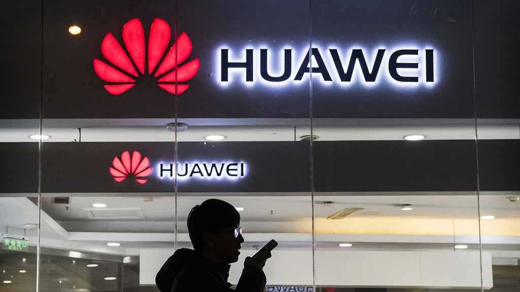 China Slams US Huawei Rumors, As Trump Mulls Including Firm in Trade Deal