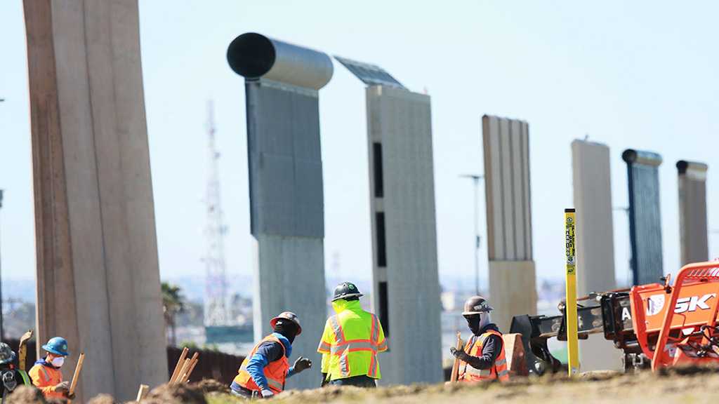 US Federal Judge Partially Blocks Trump’s $1 Billion Border Wall Plan