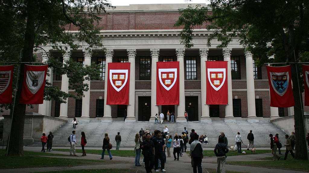 Harvard Cuts Seats of Students in MBS’ Endowment