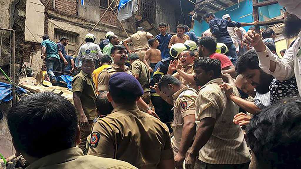 Mumbai Building Collapse: Locals Form Human Chain to Rescue the Trapped