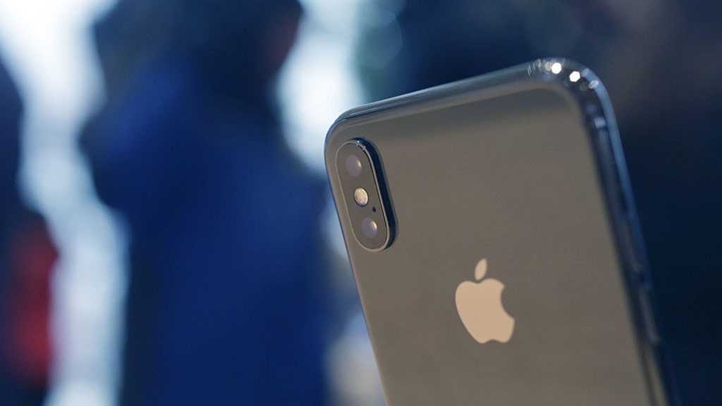 Apple to Pay $1 M Bounty to Anyone Who Can Hack iPhone