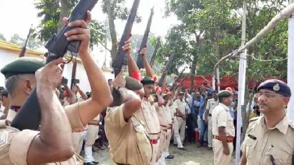 Guns Fail to Fire Salute at Funeral of Ex-Chief Minister of Indian State