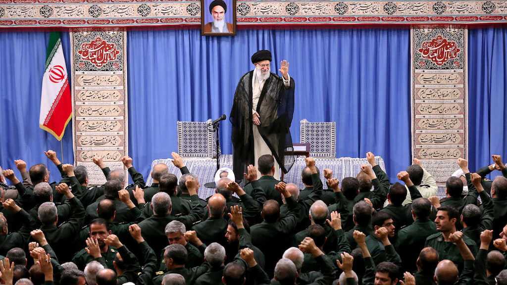 Imam Khamenei Ridicules US’ ‘Maximum Pressure’ Policy: They’ve Been Begging to Meet Iran’s President
