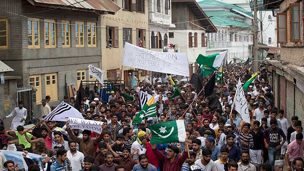 Pakistanis Rally against Kashmir Curfew