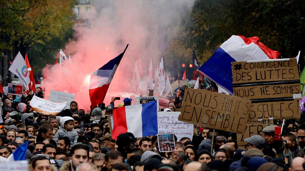 Thousands March in Paris to “Stop Islamophobia”