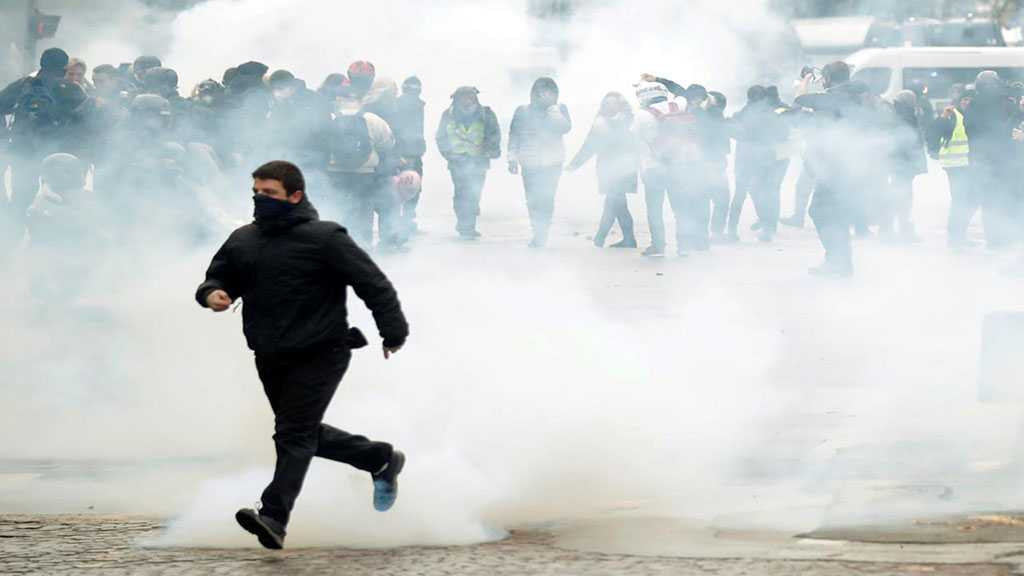 Paris Police Fires Tear Gas on ’Yellow Vest’ Protests Anniversary