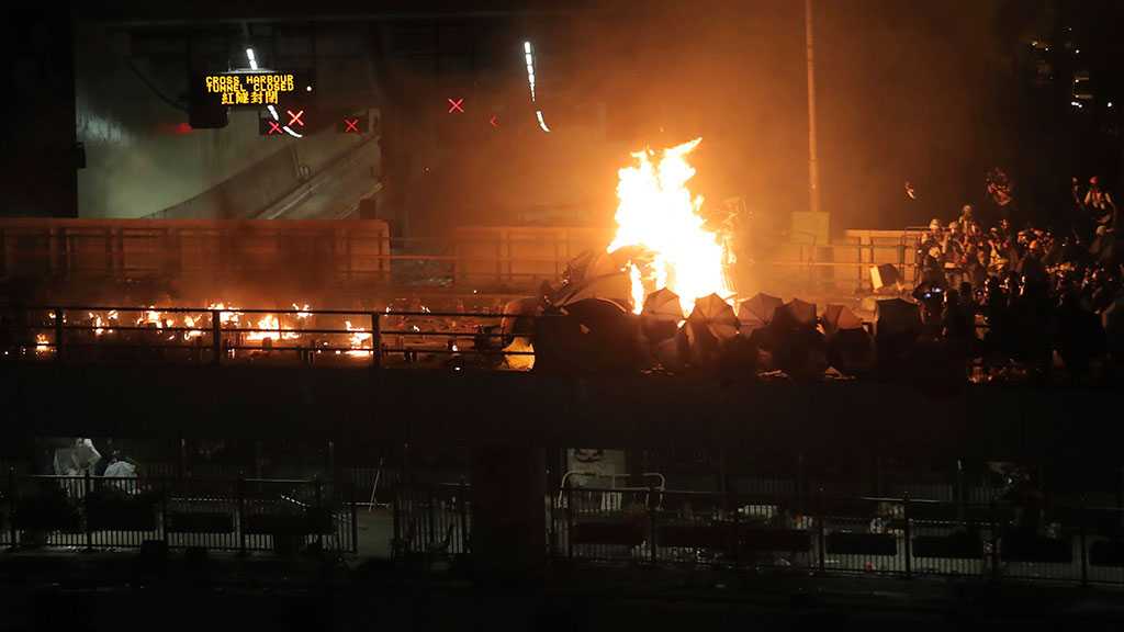 Hong Kong: Protesters Set University on Fire, Launch Petrol Bombs as Riot Police Block Campus