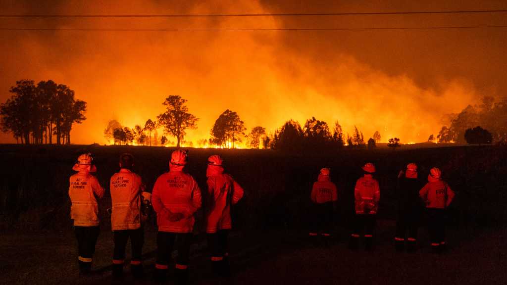Australia Fires Circle Sydney As Temperatures Soar