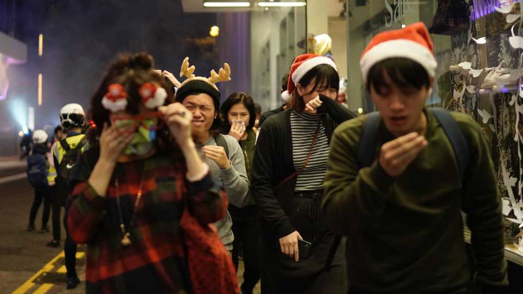 Hong Kong: Protesters, Police Clash on Christmas Eve