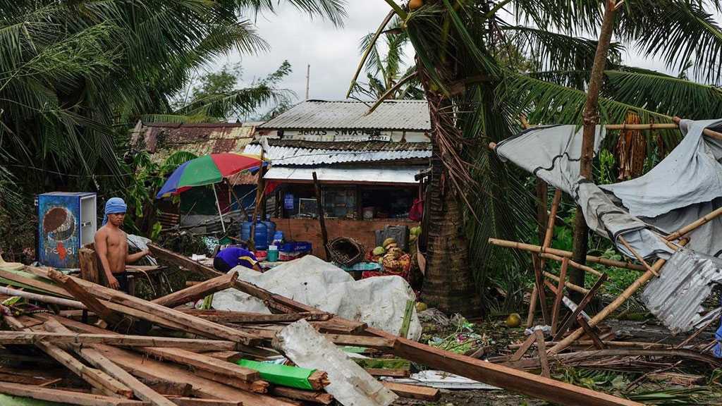 Typhoon Kills 16, Ruins Christmas Celebrations in Philippines