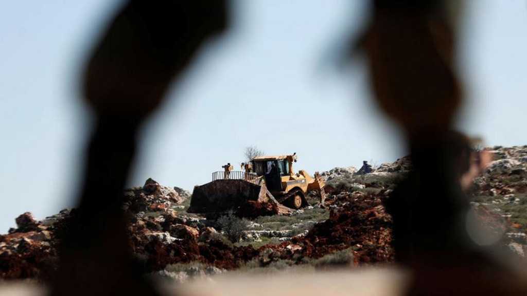 Palestinians Protest as «Israeli» Bulldozers Clear Land