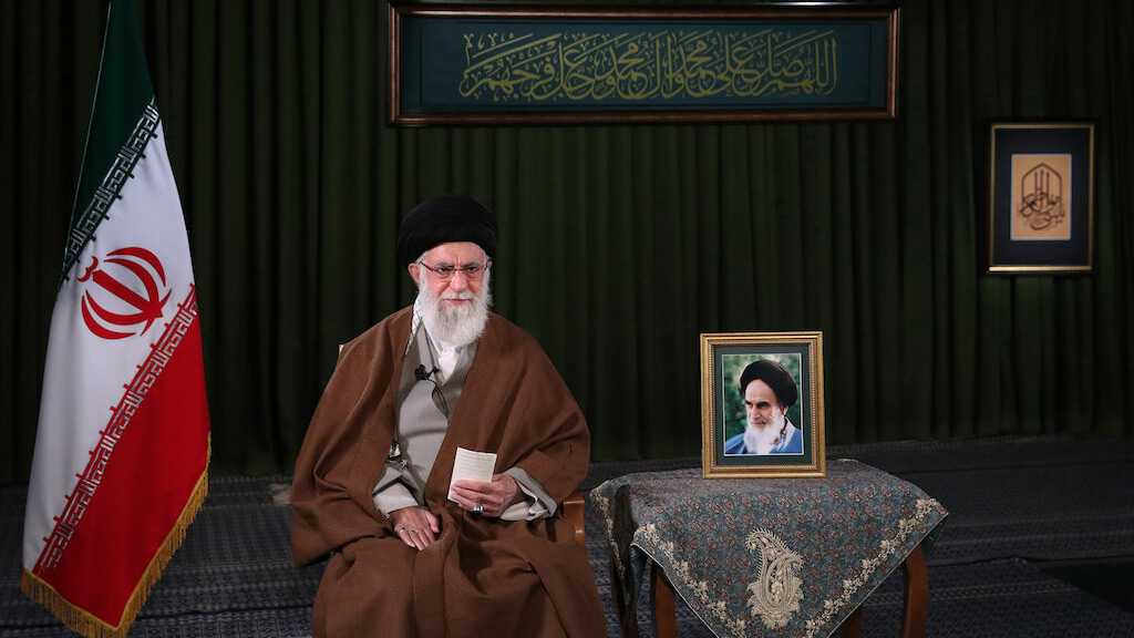 Imam Khamenei Praises Iranians’ Achievements, Calls for “Jump in Production” in New Year