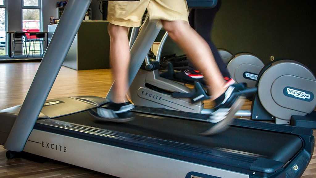 People Take Part in Self-Isolated Virtual Run for “Golden Toilet Paper Roll” Award