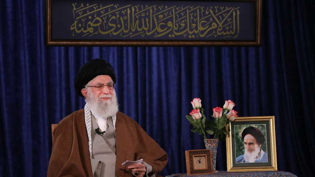 Imam Khamenei Hails Iranian Efforts in Battle with Covid-19, Stresses Importance of Waiting the Infallible Imam