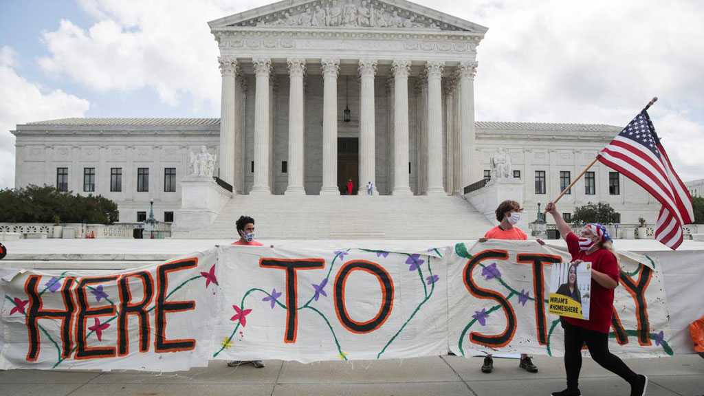 US Supreme Court Thwarts Trump Plan to End ’Dreamers’ Immigrant Program