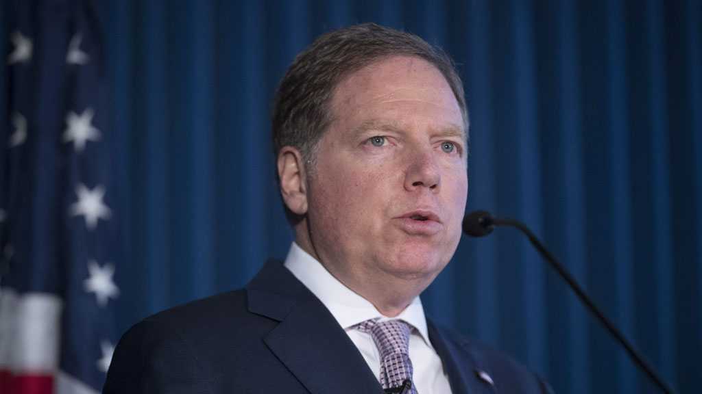 US Attorney Who Investigated Trump Associates Refuses to Step Down
