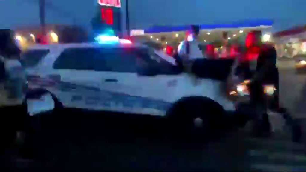 Police Car Drives through BLM Protesters in Detroit [Video]