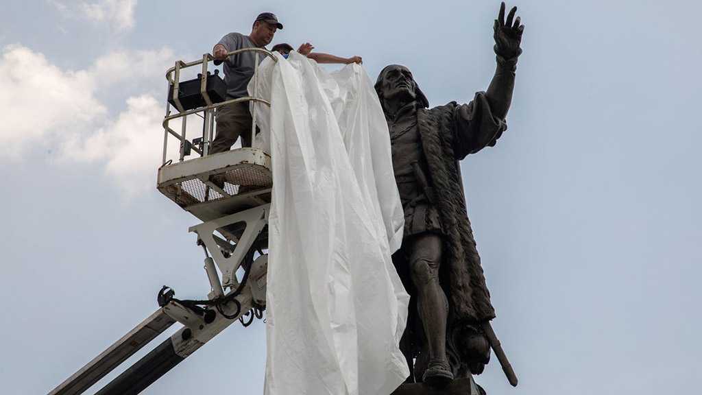 Police, Protesters Clash in Chicago over Crowd Attempting to Topple Columbus Statue