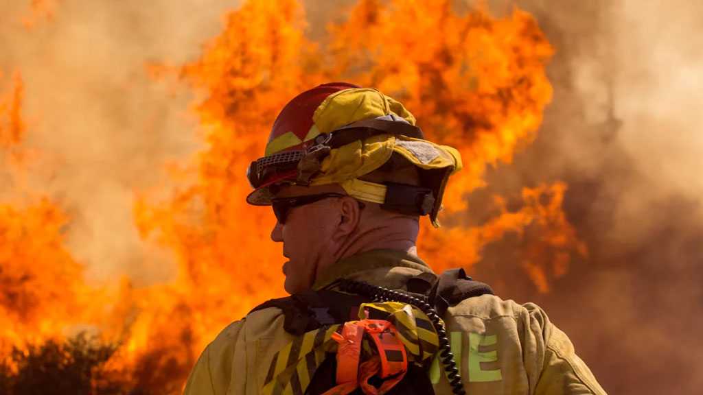 8,000 Evacuate as California Wildfires Spread East of Los Angeles