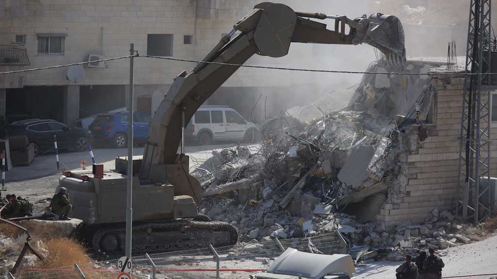 ‘Israel’ Demolishes 4-Story Building in Occupied Al-Quds