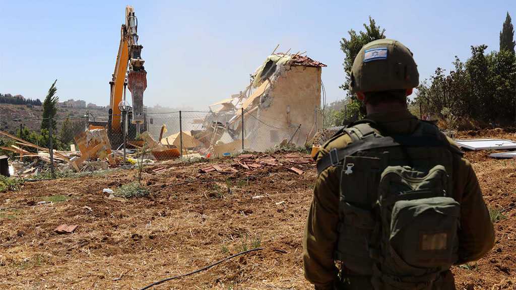 ‘Israeli’ Soldiers Force Palestinian Brothers to Demolish Own Home In Occupied Al-Quds