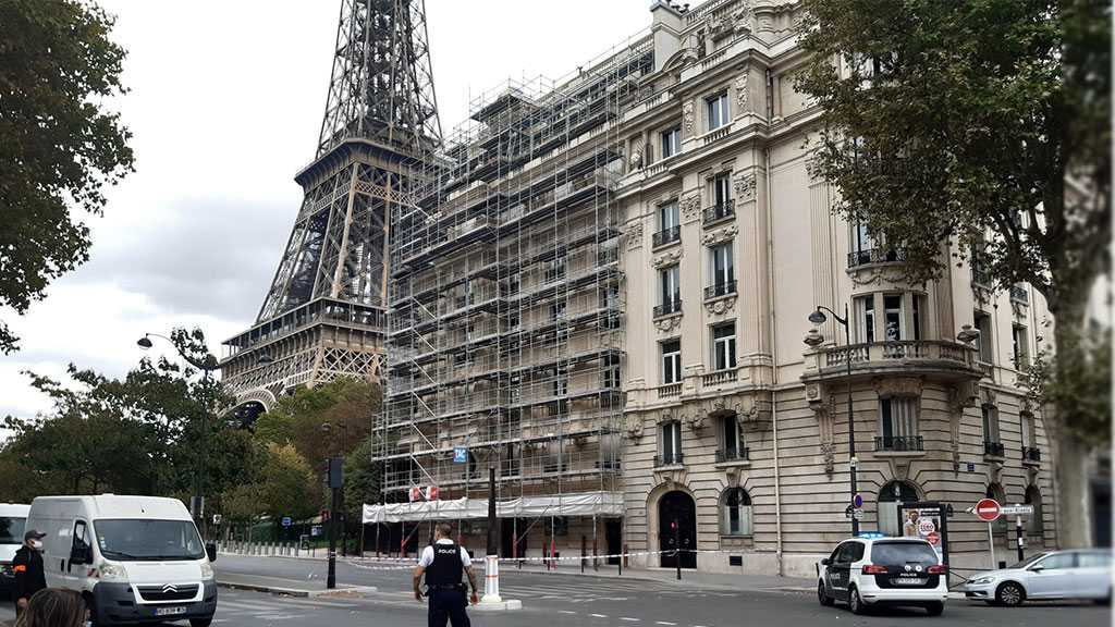 Paris: Eiffel Tower Area Cordoned Off due to Blast Threat