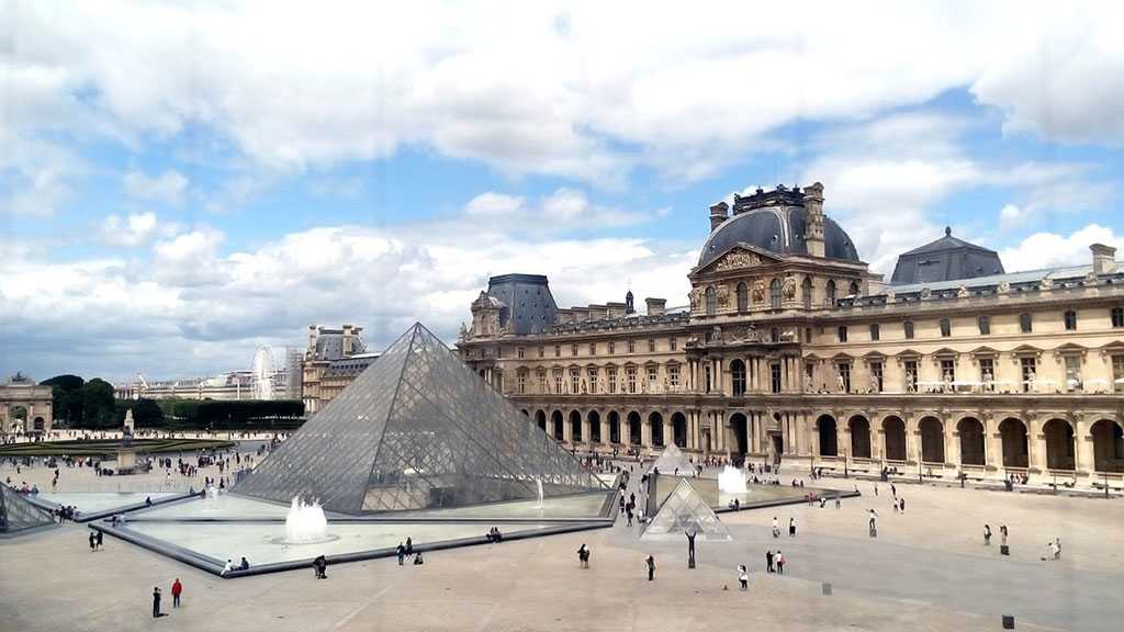 Paris Police Arrest Man for Try to Take Louvre Statue as Part of African Legacy