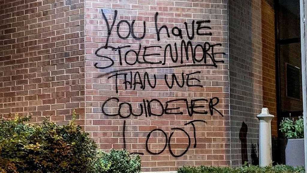 Police Report Widespread Looting Taking Place amid Philadelphia Riots
