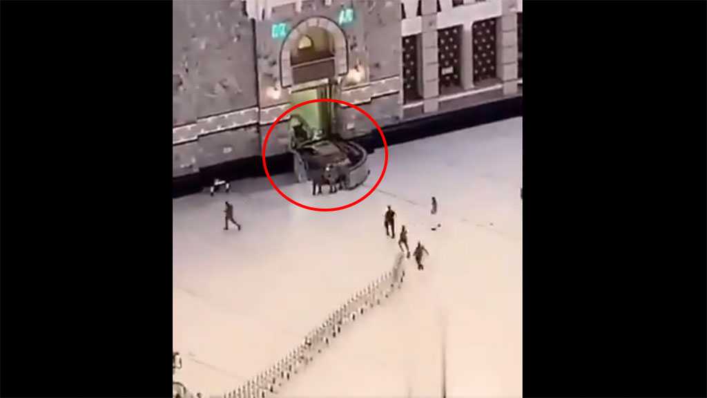 Video of Man Ramming Through Gates of Mecca’s Grand Mosque in a Car Emerges Online