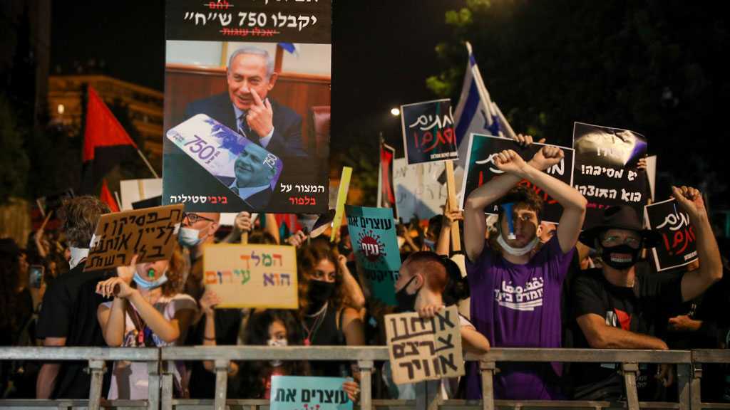Hundreds Protest outside Netanyahu’s Residence in Occupied Al-Quds