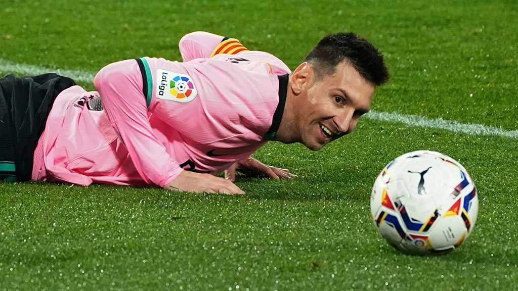 Messi Overtakes Pele’s Goal Record as Atletico Cement Liga Lead